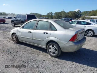 2003 Ford Focus SE z VIN 1FAFP34Z23W257426, wystawiony jako IAAI lot #40736207 z przebiegiem 87 447 mil mil oraz . Historia ofert i sprzedaży dostępna na DreamBid. Obrazek 3.