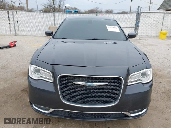 2016 Chrysler 300 Anniversary Edition z VIN 2C3CCAAG0GH135642, wystawiony jako IAAI lot #42073900 z przebiegiem 147 476 mil mil oraz . Historia ofert i sprzedaży dostępna na DreamBid. Obrazek 12.