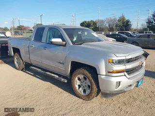 2018 Chevrolet Silverado 1500 LT with VIN 1GCVKREC1JZ343680, listed as a IAAI auction lot 41114773 with 92,889 mi miles. Bid and sale history available at carsss.com. Image 1.