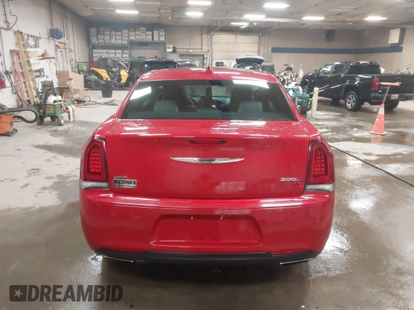 2016 Chrysler 300 S z VIN 2C3CCAGG7GH157256, wystawiony jako IAAI lot #41195851 z przebiegiem 81 172 mil mil oraz . Historia ofert i sprzedaży dostępna na DreamBid. Obrazek 17.