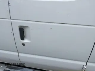 2010 Ford Econoline Cargo Commercial z VIN 1FTNE2EW5ADA39869, wystawiony jako IAAI lot #42501644 z przebiegiem 206 846 mil mil oraz . Historia ofert i sprzedaży dostępna na DreamBid. Obrazek 6.