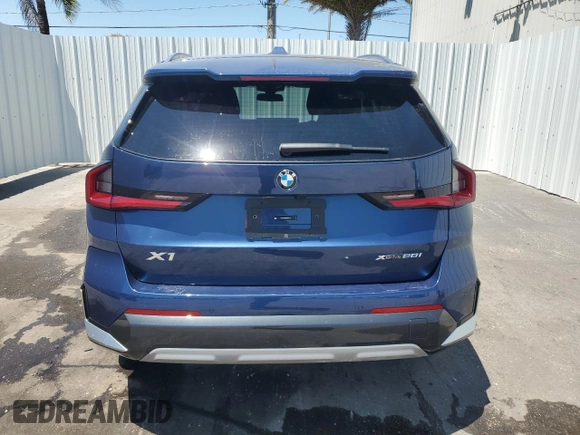 2025 BMW X1 xDrive28i z VIN WBX73EF08S5084278, wystawiony jako Copart lot #53894205 z przebiegiem 15 905 mil mil oraz Nie do naprawy. Historia ofert i sprzedaży dostępna na DreamBid. Obrazek 6.