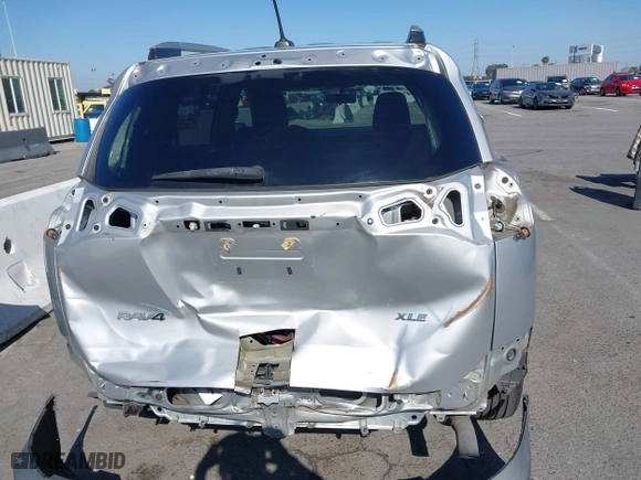 2015 Toyota RAV4 XLE with VIN 2T3WFREV8FW202333, listed as a IAAI auction lot 41993567 with 182,722 mi miles. Bid and sale history available at carsss.com. Image 17.