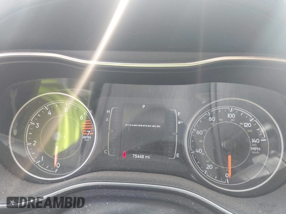 2020 Jeep Cherokee Latitude Plus z VIN 1C4PJMLBXLD568074, wystawiony jako IAAI lot #42164034 z przebiegiem 75 448 mil mil oraz . Historia ofert i sprzedaży dostępna na DreamBid. Obrazek 7.