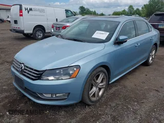 2012 Volkswagen Passat SE z VIN 1VWBM7A33CC076083, wystawiony jako IAAI lot #42260077 z przebiegiem 186 066 mil mil oraz . Historia ofert i sprzedaży dostępna na DreamBid. Obrazek 2.