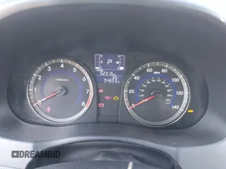 2016 Hyundai Accent SE z VIN KMHCT4AE9GU085523, wystawiony jako IAAI lot #42208002 z przebiegiem 94 653 mil mil oraz . Historia ofert i sprzedaży dostępna na DreamBid. Obrazek 7.