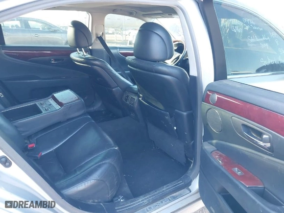 2007 Lexus LS 460 LWB with VIN JTHGL46F075018566, listed as a IAAI auction lot 41368808 with 266,410 mi miles. Bid and sale history available at carsss.com. Image 8.
