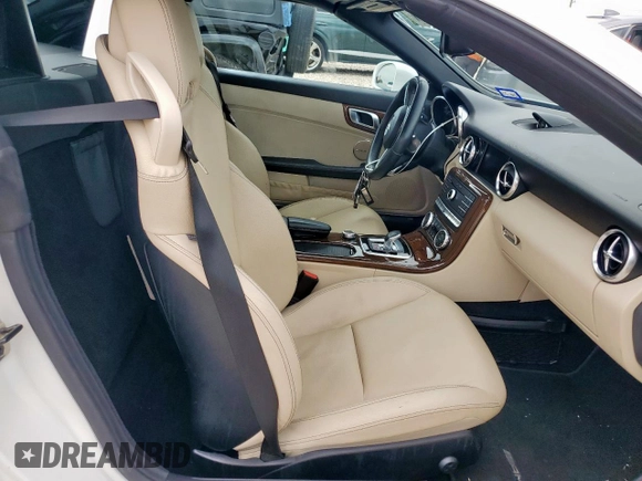 2018 Mercedes-Benz SLC 300 с VIN WDDPK3JA4JF147055, выставлен на аукционе Copart как лот 60734165 с пробегом 67 769 миль миль и Списание • Salvage title. История ставок и продаж доступна на DreamBid. Изображение 10.