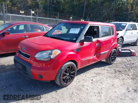 2010 Kia Soul + with VIN KNDJT2A25A7189521, listed as a IAAI auction lot 41008724 with 180,131 mi miles. Bid and sale history available at carsss.com. Image 2.