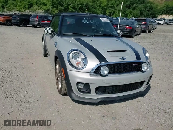2013 MINI Convertible S z VIN WMWZP3C50DT550943, wystawiony jako Copart lot #62070255 z przebiegiem 63 122 mil mil oraz Szkoda całkowita • Salvage title. Historia ofert i sprzedaży dostępna na DreamBid. Obrazek 14.