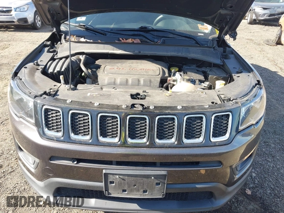 2017 Jeep Compass Latitude z VIN 3C4NJDBB9HT667415, wystawiony jako IAAI lot #40755033 z przebiegiem 106 943 mil mil oraz . Historia ofert i sprzedaży dostępna na DreamBid. Obrazek 10.
