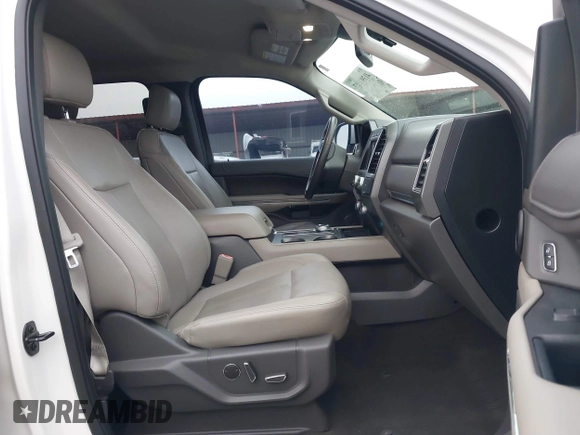 2018 Ford Expedition XLT with VIN 1FMJU1HT2JEA70497, listed as a IAAI auction lot 41397007 with 88,736 mi miles. Bid and sale history available at carsss.com. Image 5.