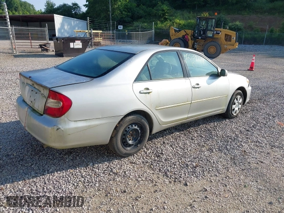 2004 Toyota Camry LE z VIN 4T1BE32K64U939657, wystawiony jako IAAI lot #42539274 z przebiegiem 271 429 mil mil oraz . Historia ofert i sprzedaży dostępna na DreamBid. Obrazek 4.