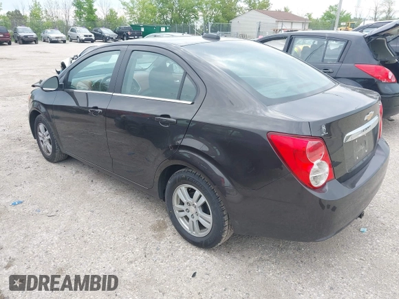 2015 Chevrolet Sonic LT z VIN 1G1JC5SH5F4158047, wystawiony jako IAAI lot #42387058 z przebiegiem 106 997 mil mil oraz . Historia ofert i sprzedaży dostępna na DreamBid. Obrazek 3.