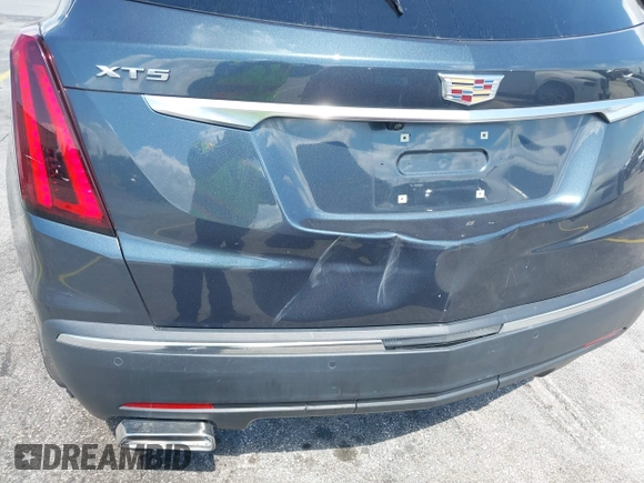 2020 Cadillac XT5 Luxury FWD z VIN 1GYKNAR45LZ224459, wystawiony jako IAAI lot #42295055 z przebiegiem 69 751 mil mil oraz . Historia ofert i sprzedaży dostępna na DreamBid. Obrazek 18.