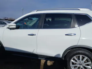 2017 Nissan Rogue SV with VIN KNMAT2MT7HP601954, listed as a IAAI auction lot 41865794 with 136,280 mi miles. Bid and sale history available at carsss.com. Image 15.