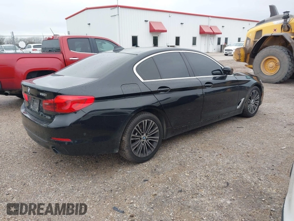 2019 BMW 5 Series 530i z VIN WBAJA5C52KWW06869, wystawiony jako IAAI lot #41494078 z przebiegiem 71 415 mil mil oraz . Historia ofert i sprzedaży dostępna na DreamBid. Obrazek 4.