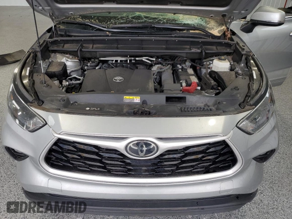 2022 Toyota Highlander XLE with VIN 5TDGZRBH4NS560801, listed as a Copart auction lot 63817915 with 64,557 mi miles and Salvage title. Bid and sale history available at DreamBid. Image 12.