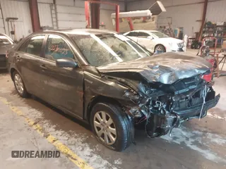 2007 Toyota Camry z VIN JTNBB46K573017707, wystawiony jako IAAI lot #42230423 z przebiegiem 140 843 mil mil oraz . Historia ofert i sprzedaży dostępna na DreamBid. Obrazek 1.