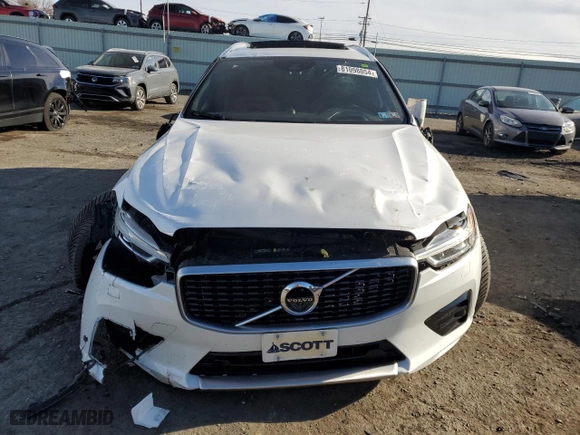 2019 Volvo XC60 R-Design with VIN LYVA22RM8KB230942, listed as a Copart auction lot 81098054 with 0 mi miles and Salvage Title. Bid and sale history available at carsss.com. Image 5.