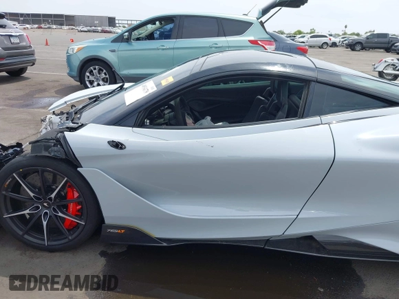 2021 McLaren 765LT z VIN SBM14RCA3MW765344, wystawiony jako IAAI lot #40934179 z przebiegiem 10 900 mil mil oraz . Historia ofert i sprzedaży dostępna na DreamBid. Obrazek 15.