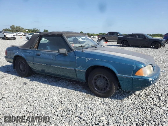 1993 Ford Mustang z VIN 1FACP44MXPF128112, wystawiony jako Copart lot #54756785 z przebiegiem 92 587 mil mil oraz Czysty tytuł • Clean title. Historia ofert i sprzedaży dostępna na DreamBid. Obrazek 4.