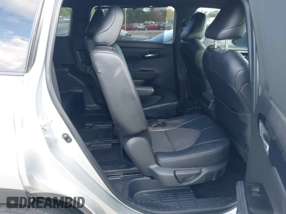 2024 Toyota Highlander LE z VIN 5TDKDRBH3RS531904, wystawiony jako IAAI lot #40509853 z przebiegiem 12 408 mil mil oraz . Historia ofert i sprzedaży dostępna na DreamBid. Obrazek 8.