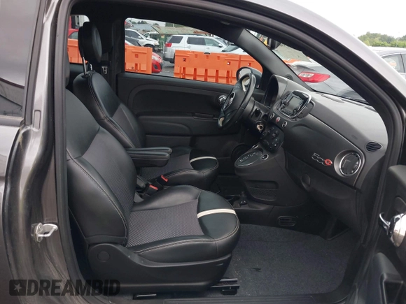 2017 FIAT 500e z VIN 3C3CFFGE5HT697541, wystawiony jako IAAI lot #42139647 z przebiegiem 61 623 mil mil oraz . Historia ofert i sprzedaży dostępna na DreamBid. Obrazek 5.