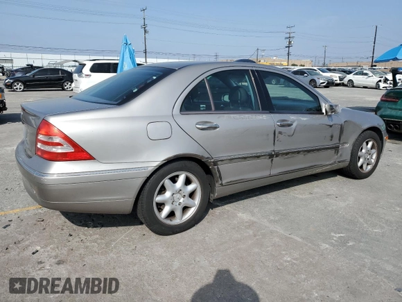 2004 Mercedes-Benz C 320 с VIN WDBRF64J34F447323, выставлен на аукционе Copart как лот 60122185 с пробегом 141 758 миль миль и Списание • Salvage title. История ставок и продаж доступна на DreamBid. Изображение 3.