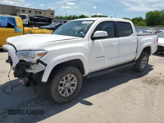 2017 Toyota Tacoma SR5 z VIN 5TFAZ5CN4HX050997, wystawiony jako Copart lot #56158735 z przebiegiem 99 721 mil mil oraz Szkody całkowita. Historia ofert i sprzedaży dostępna na DreamBid. Obrazek 1.