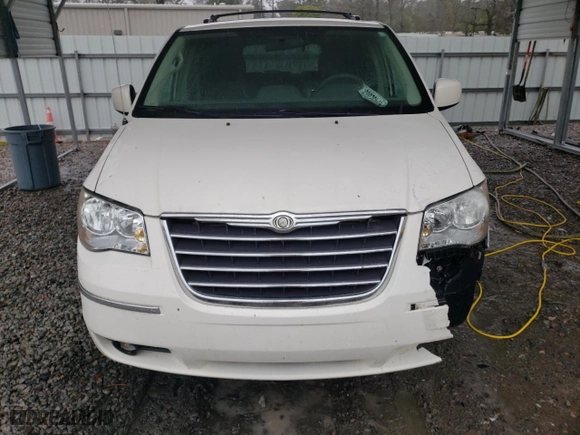 2008 Chrysler Town & Country Touring with VIN 2A8HR54P68R710057, listed as a Copart auction lot 47492085 with 141,839 mi miles and Salvage Title. Bid and sale history available at carsss.com. Image 5.