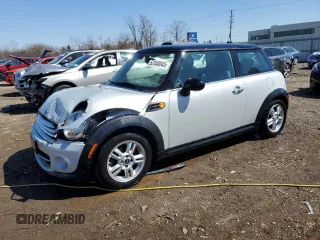 2013 MINI Hardtop z VIN WMWSU3C53DT548565, wystawiony jako Copart lot #52340045 z przebiegiem 97 184 mil mil oraz Szkoda całkowita • Salvage title. Historia ofert i sprzedaży dostępna na DreamBid. Obrazek 1.