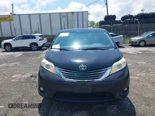 2013 Toyota Sienna XLE z VIN 5TDDK3DC8DS064047, wystawiony jako IAAI lot #42755455 z przebiegiem 143 604 mil mil oraz . Historia ofert i sprzedaży dostępna na DreamBid. Obrazek 12.