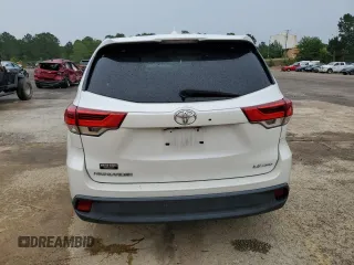 2017 Toyota Highlander LE with VIN 5TDBZRFH8HS371531, listed as a Copart auction lot 59560275 with 87,200 mi miles and Salvage title. Bid and sale history available at DreamBid. Image 6.