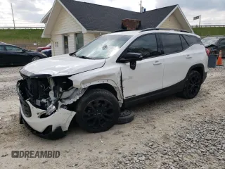 2021 GMC Terrain SLE z VIN 3GKALMEV3ML366345, wystawiony jako Copart lot #54624165 z przebiegiem 67 111 mil mil oraz Szkoda całkowita • Salvage title. Historia ofert i sprzedaży dostępna na DreamBid. Obrazek 1.