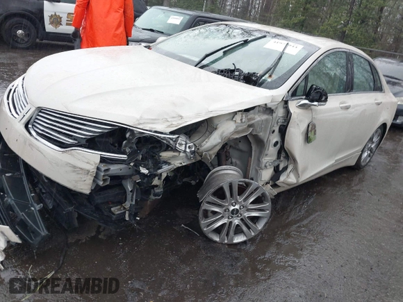 2015 Lincoln MKZ z VIN 3LN6L2JK1FR603766, wystawiony jako IAAI lot #41975944 z przebiegiem 81 547 mil mil oraz . Historia ofert i sprzedaży dostępna na DreamBid. Obrazek 2.