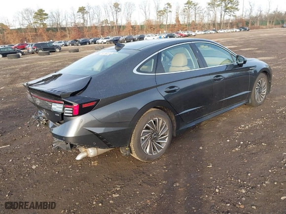2024 Hyundai Sonata Hybrid Limited with VIN KMHL54JJ8RA097724, listed as a IAAI auction lot 41118928 with 1,664 mi miles. Bid and sale history available at carsss.com. Image 4.