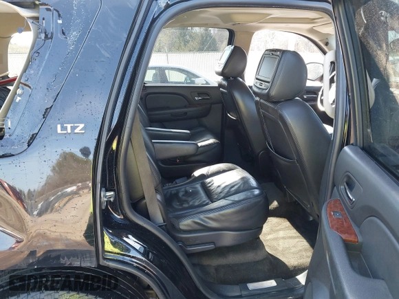 2009 Chevrolet Tahoe LTZ z VIN 1GNFK33049R297484, wystawiony jako IAAI lot #41305771 z przebiegiem 270 024 mil mil oraz . Historia ofert i sprzedaży dostępna na DreamBid. Obrazek 8.