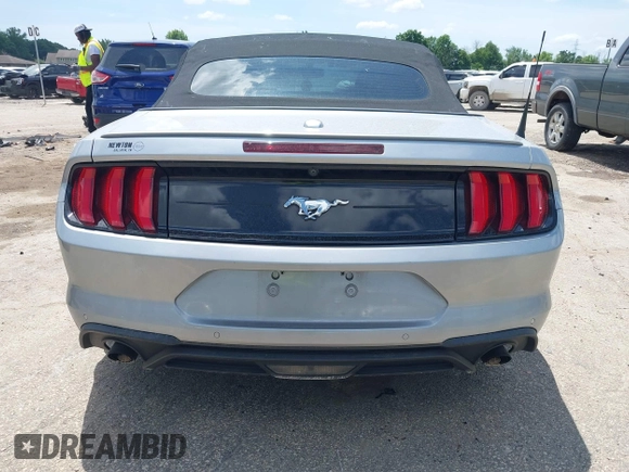 2020 Ford Mustang EcoBoost z VIN 1FATP8UH6L5106537, wystawiony jako IAAI lot #42518474 z przebiegiem 86 971 mil mil oraz . Historia ofert i sprzedaży dostępna na DreamBid. Obrazek 16.