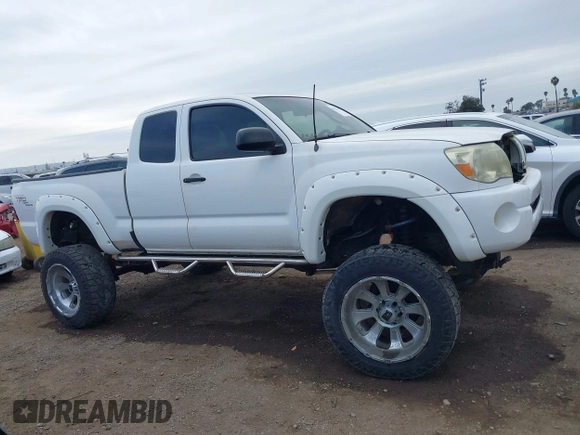2008 Toyota Tacoma with VIN 5TEUU42N28Z531007, listed as a IAAI auction lot 41743306 with 92,105 mi miles and . Bid and sale history available at DreamBid. Image 14.