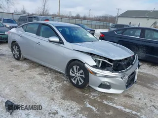 2020 Nissan Altima 2.5 S with VIN 1N4BL4BV9LC278050, listed as a IAAI auction lot 41635540 with 61,037 mi miles. Bid and sale history available at carsss.com. Image 1.
