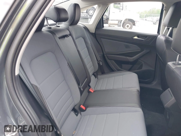 2025 Volkswagen Jetta SE с VIN 3VW7X7BU6SM085202, выставлен на аукционе IAAI как лот 42767432 с пробегом 1 009 миль миль и . История ставок и продаж доступна на DreamBid. Изображение 8.