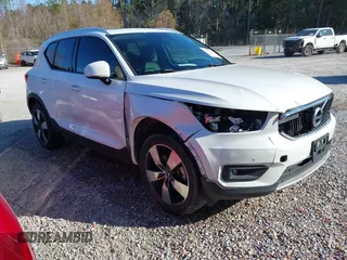2021 Volvo XC40 Momentum with VIN YV4162UK8M2499552, listed as a IAAI auction lot 41375452 with 72,189 mi miles. Bid and sale history available at carsss.com. Image 1.