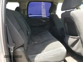 2007 Chevrolet Suburban LT with VIN 3GNFC16J27G263241, listed as a Copart auction lot 52490635 with 211,333 mi miles and Salvage title. Bid and sale history available at DreamBid. Image 10.