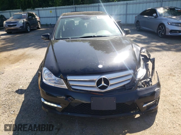 2013 Mercedes-Benz C 300 Sport z VIN WDDGF8AB5DR251793, wystawiony jako Copart lot #57859445 z przebiegiem 138 764 mil mil oraz Szkoda całkowita • Salvage title. Historia ofert i sprzedaży dostępna na DreamBid. Obrazek 5.