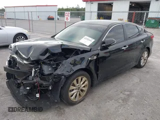 2018 Kia Optima LX z VIN 5XXGT4L33JG270472, wystawiony jako IAAI lot #42292416 z przebiegiem 60 064 mil mil oraz . Historia ofert i sprzedaży dostępna na DreamBid. Obrazek 2.