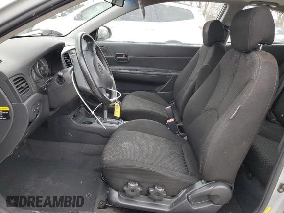 2008 Hyundai Accent SE z VIN KMHCN36C28U098322, wystawiony jako Copart lot #85439204 z przebiegiem 73 280 mil mil oraz Czysty tytuł • Clean title. Historia ofert i sprzedaży dostępna na DreamBid. Obrazek 7.