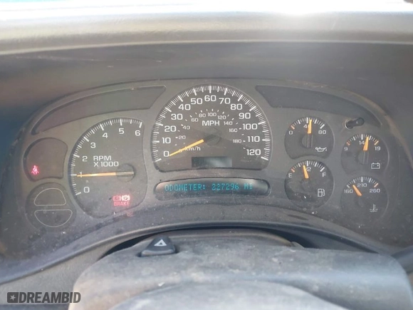 2004 GMC Sierra 1500 Crew Cab SLE with VIN 2GTEK13TX41394077, listed as a IAAI auction lot 42047304 with 227,296 mi miles. Bid and sale history available at carsss.com. Image 7.