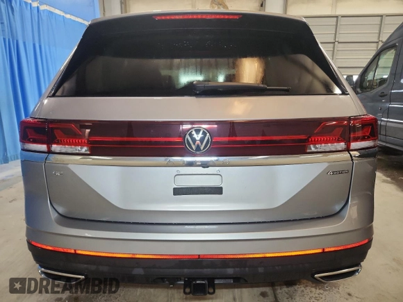 2025 Volkswagen Atlas SE with VIN 1V2HR2CA4SC521845, listed as a Copart auction lot 64470895 with 10,696 mi miles and Clean title. Bid and sale history available at DreamBid. Image 6.