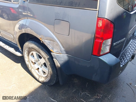 2005 Nissan Pathfinder LE with VIN 5N1AR18W25C714108, listed as a IAAI auction lot 41767584 with 197,147 mi miles. Bid and sale history available at carsss.com. Image 12.